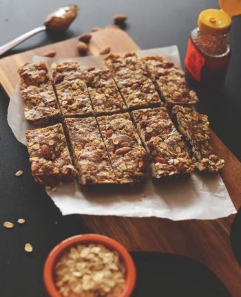  Healthy Snacking: 5 Ingredient Granola Bars