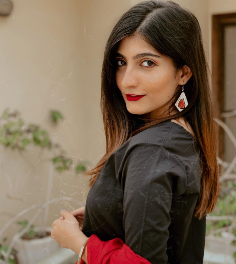 Pakistani Fashion Vlogger Anushae Khan